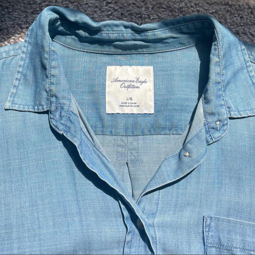 American Eagle Chambray Button Down Shirt